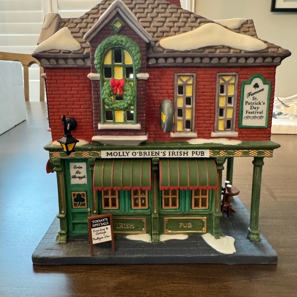 Molly O'Brien's Irish Pub Holiday Decor